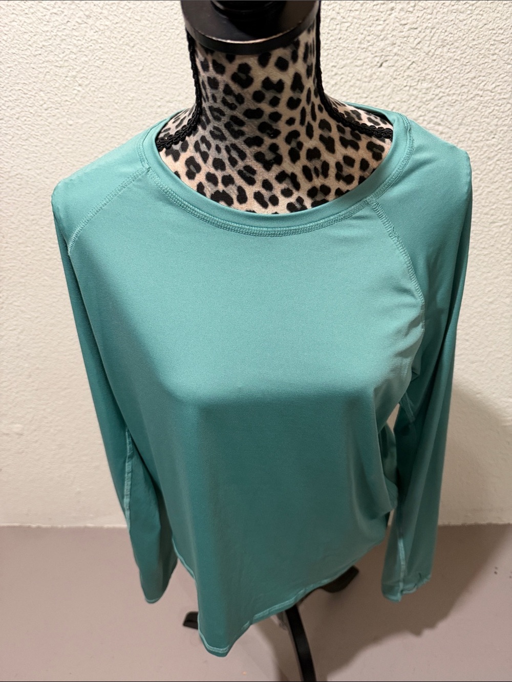 tek gear Relaxed Long Sleeve Crewneck Top in Teal Green